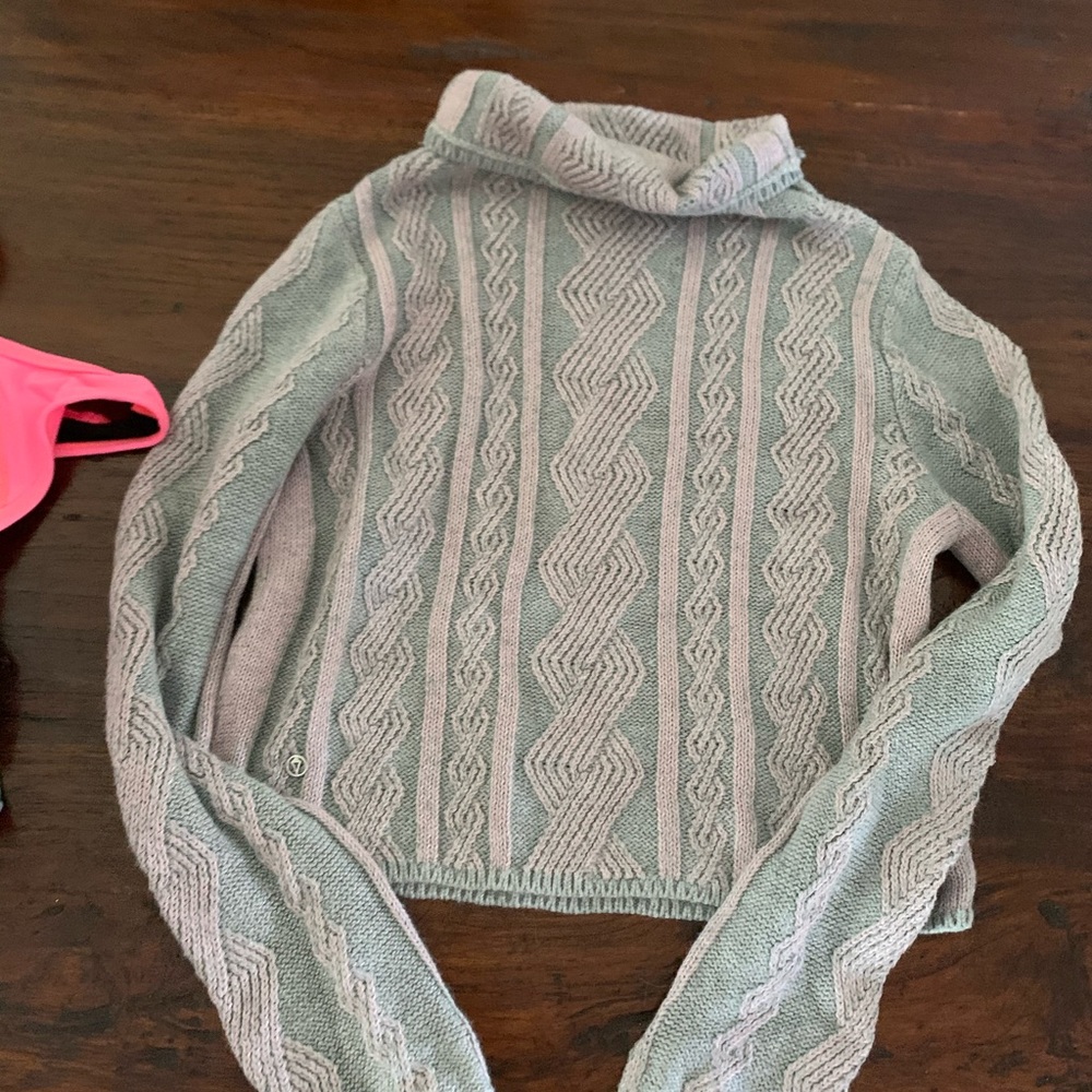 Ivivva cropped grey w/knit sweater with mock neck